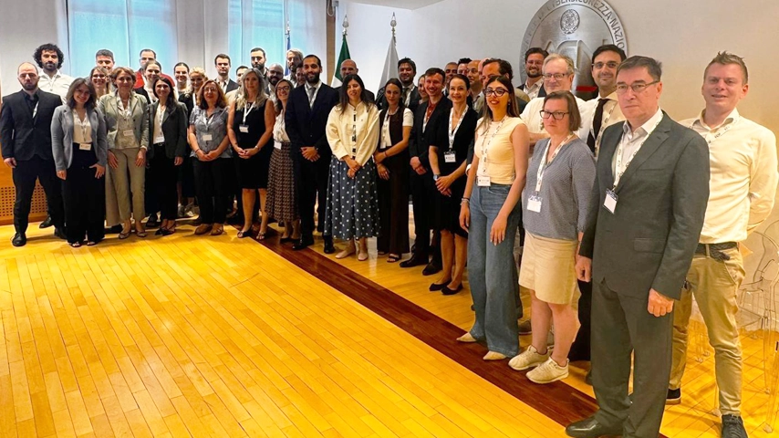 Rappresentanti delle autorità europee riuniti presso ACN per il gruppo ADCO AI